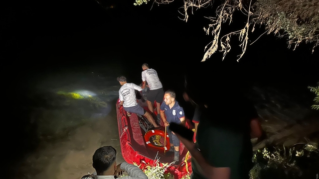 Şırnak'ta Dicle Nehri'nde mahsur kalan 4 kişi kurtarıldı