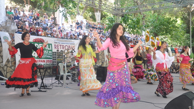 Ödemiş'te kiraz ve meyve fidanı festivali düzenlendi