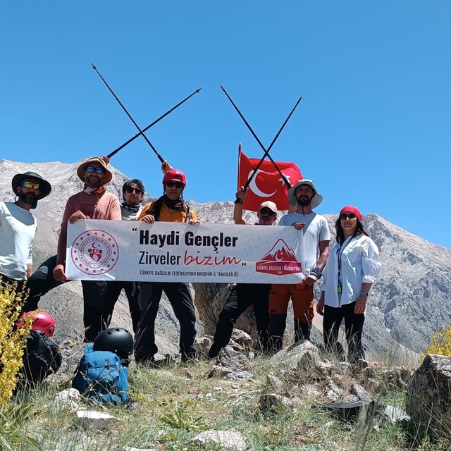 Kırşehirli dağcılara Aladağlar'da temel kamp eğitimi verildi