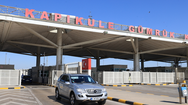 Sıla yolundaki gurbetçiler Türkiye'ye kavuşmanın mutluluğunu yaşıyor