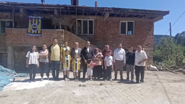 Kaymakam ve belediye başkanından 13'üncü çocukları dünyaya gelen çifte ziyaret