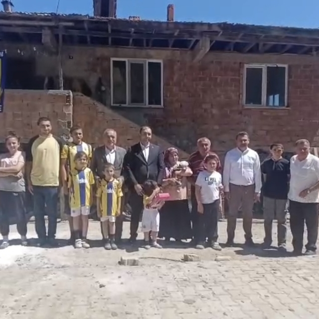 Kaymakam ve belediye başkanından 13'üncü çocukları dünyaya gelen çifte ziya...