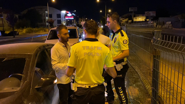 Direksiyon başında sızan alkollü sürücü aracı kendisinin kullanmadığını iddia etti