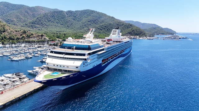 "Marella Explorer" kruvaziyeri Marmaris'e 1896 turist getirdi