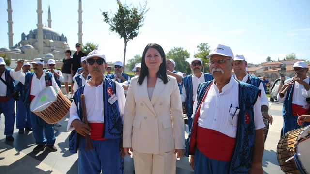 Kırkpınar'a davul zurnalı renkli davet