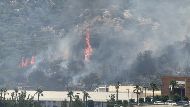 Bodrum'da maki yangını; AVM tahliye edildi