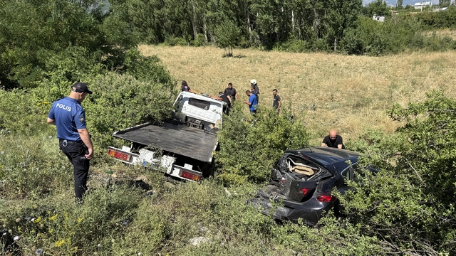 Seydişehir'de çekici ile otomobilin çarpıştığı kazada 4 kişi yaralandı