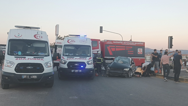 Gaziantep'te TIR ile otomobil çarpıştı: 2 yaralı