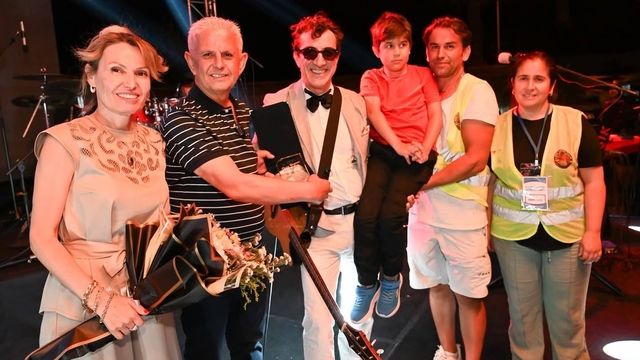 Demre'de Ayna grubu konser verdi