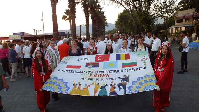 Erdek'te 2. Uluslararası Halk Dansları Festivali başladı