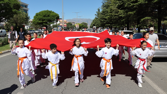 Atatürk'ün Erzincan'a gelişinin 106'ncı yıl dönümü törenle kutlandı
