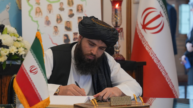 İran'ın Ankara Büyükelçiliğinde, ülkeye yönelik son saldırılarda ölenler için taziye defteri açıldı