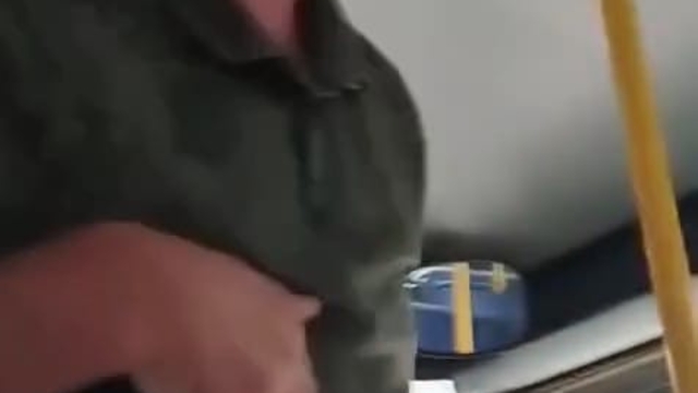 Bedensel engelli yolcuyla tartışıp durak dışında indiren halk otobüsü şoförüne ceza