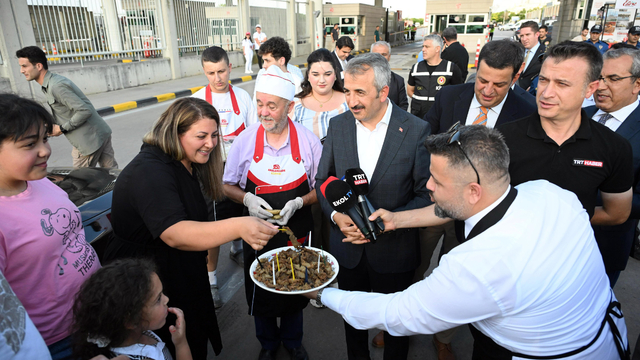 Gurbetçiler, Kapıkule'de yöresel lezzetlerle karşılandı