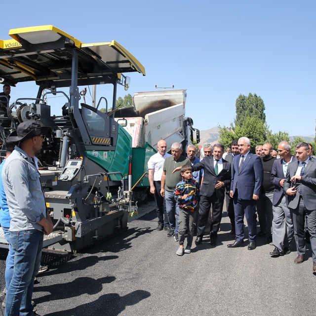 Muş'ta 26 köy yolu sıcak asfaltla kaplanıyor