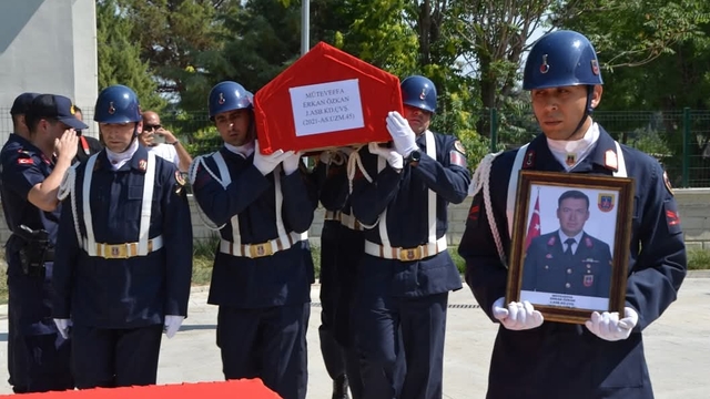 GÜNCELLEME - Edirne'de iki otomobilin çarpıştığı kazada 3 kişi öldü