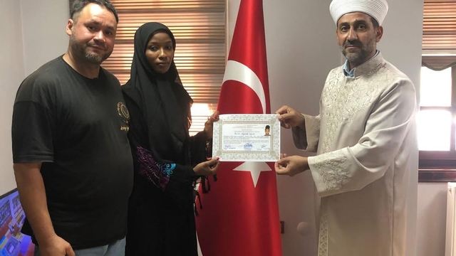 Kongolu kadın Bolu'da İslamiyet'i seçti