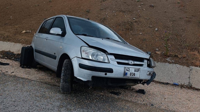 Bilecik'te su kanalının duvarına çarpan otomobildeki 2 kişi yaralandı