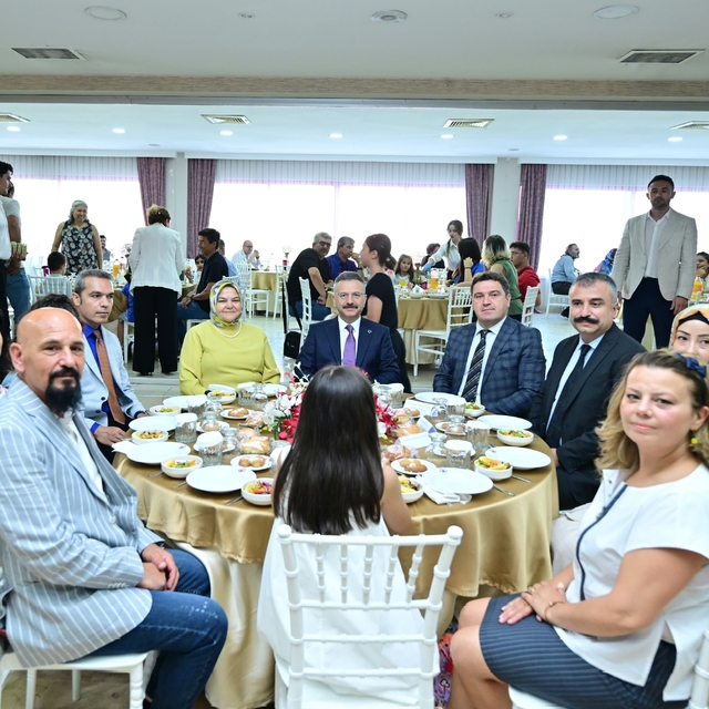 Eskişehir Valisi Aksoy, koruyucu ailelerle buluştu