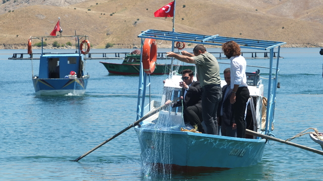 Elazığ'da Keban Baraj Gölü'nde av sezonu başladı
