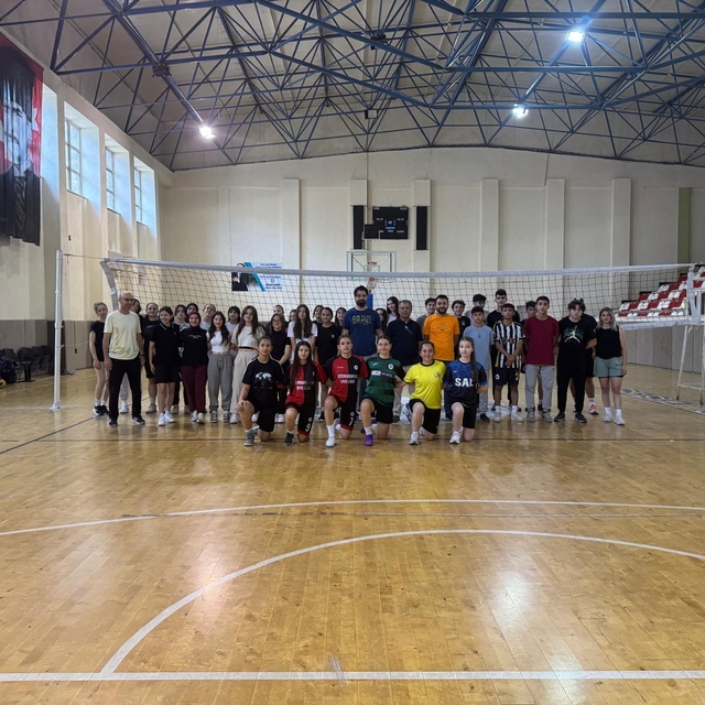 Afyon Lisesi'nde "Yaz Spor Okulu" programı başladı