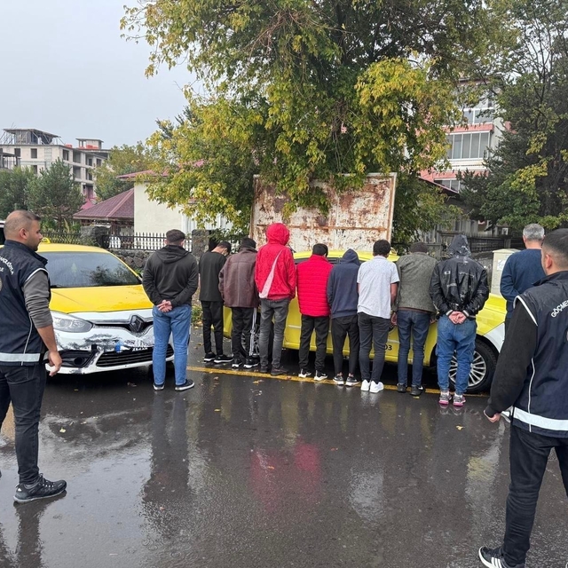 Ardahan'da 20 düzensiz göçmen yakalandı