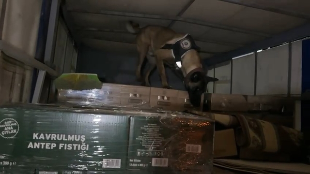 Kamyonetin kasasında 9 kilo kokain ele geçirildi