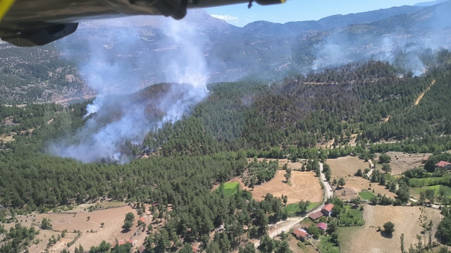 Isparta'da orman yangını kontrol altına alındı (3)
