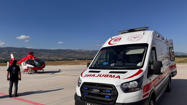 Tokat'ta ambulans helikopter parmakları kopan 3 yaşındaki çocuk için havalandı