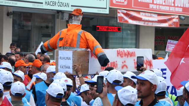 Kayseri'de kamu işçilerinden tabutlu eylem