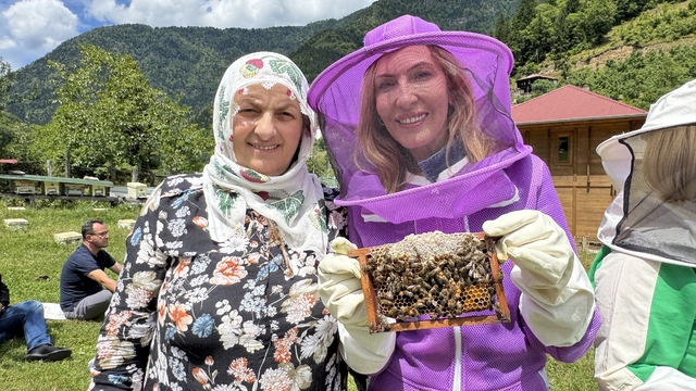 Artvin'de arıcılığı doğa turizmiyle birleştiren "apiturizm" faaliyetleri sürüyor