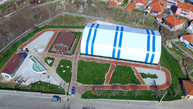 Eski Manisa Büyükşehir Belediye Başkanı Mimar Ferdi Zeyrek'in adı spor tesisine verildi