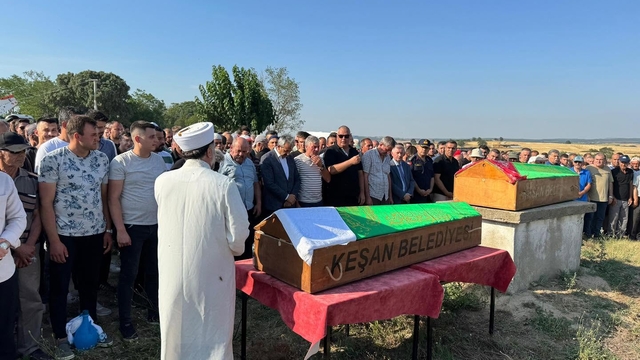 Edirne'de 3 aracın karıştığı kaza: Jandarma trafik tim komutanı ile hamile eşi öldü (2)