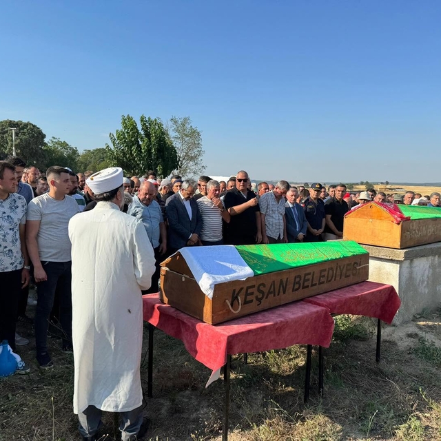 Edirne'de 3 aracın karıştığı kaza: Jandarma trafik tim komutanı ile hamile...