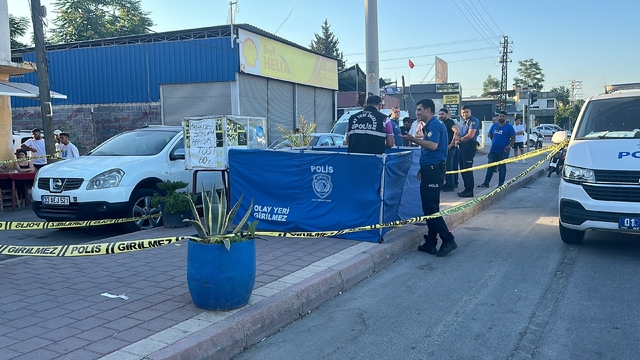 Boşanmasından sorumlu tuttuğu kadını yaralayıp, intihar etti