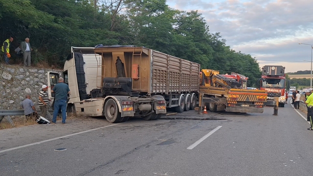 Samsun'da tırla çarpışan traktördeki 2 kişi yaralandı