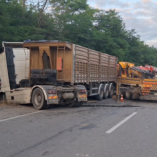 Samsun'da tırla çarpışan traktördeki 2 kişi yaralandı