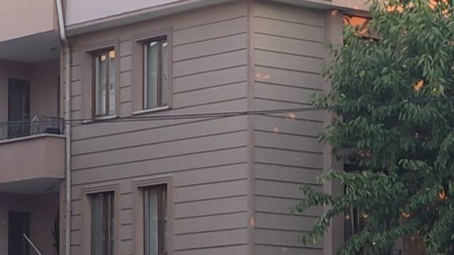 Bursa'da 4'üncü kattan düşen çocuk ağır yaralandı