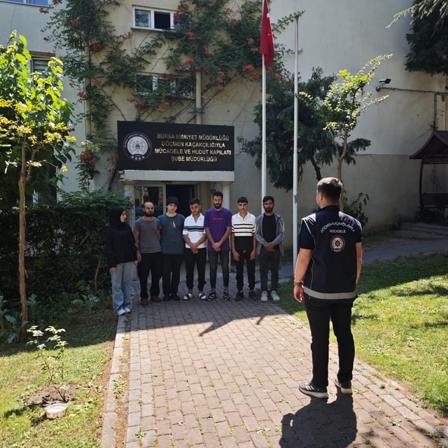Bursa'da 7 kaçak göçmen ve 1 organizatör yakalandı