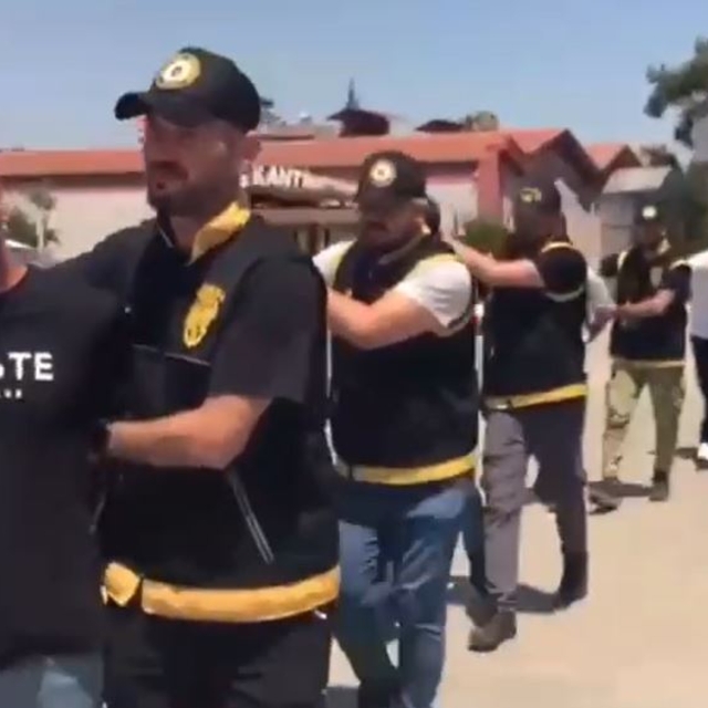 'FETÖ soruşturmanız var'  yalanıyla 6 milyon TL dolandırdılar