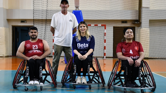 Trafik kazasıyla engelli kalan Azra, basketbolla hayata tutundu