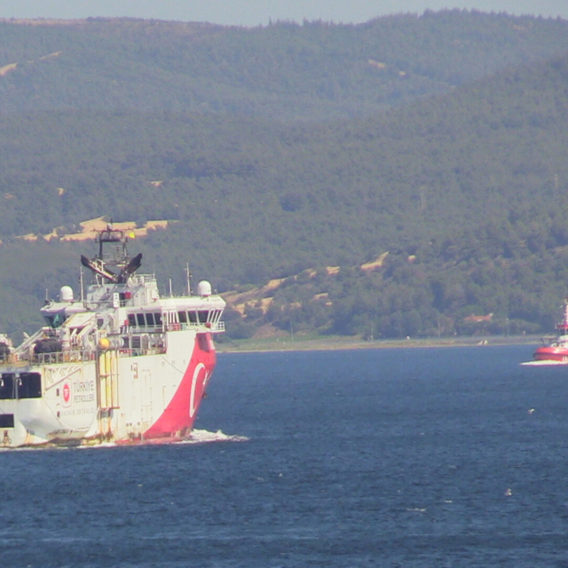 Somali'deki görevini tamamlayan Oruç Reis Sismik Araştırma Gemisi, Çanakkal...