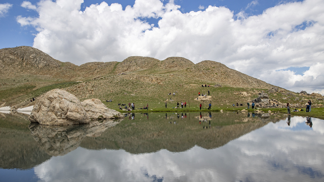 Tunceli dağlarının zirvesindeki Buyer Gölü doğaseverlerin rotası oldu