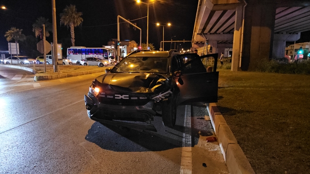 Antalya'da otomobille çarpışan motosikletin sürücüsü yaralandı