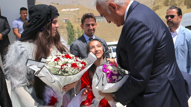 Kültür ve Turizm Bakanı Ersoy, Hakkari'de kütüphane açılışında konuştu:
