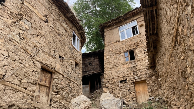 Hizan'daki taş evler fotoğraf tutkunlarının ilgisini çekiyor