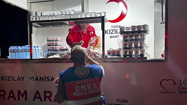 Türk Kızılaydan orman yangınlarından etkilenenlere kumanya desteği