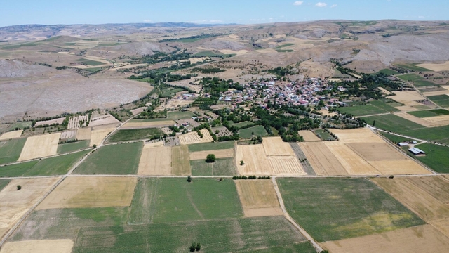 Zile'de arazi toplulaştırma kapsamında tapu dağıtım töreni yapıldı