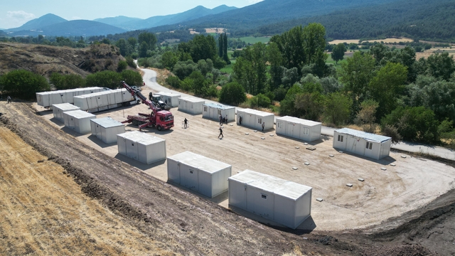 Bilecik'te orman yangınlarından etkilenenler için konteyner kurulumları sürüyor