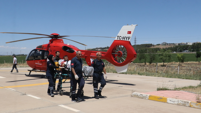 Çim biçme makinesine kolunu kaptırdı, ambulans helikopterle sevk edildi